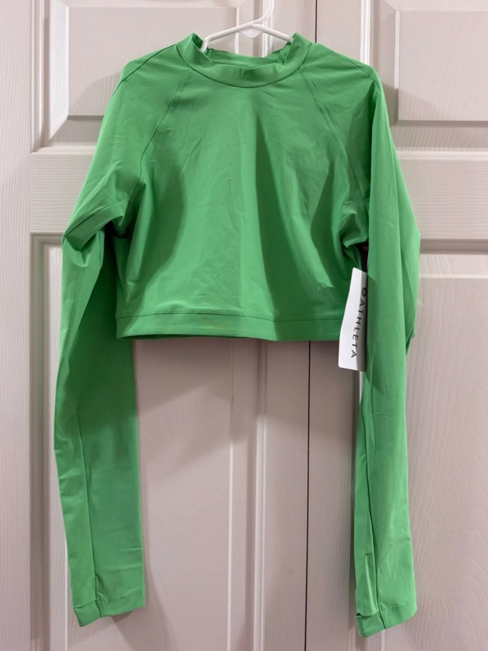 Athleta Crosstrain Ultra Crop Top XS Valley Green NWT Long Sleeve Gym Yoga - Picture 2 of 4